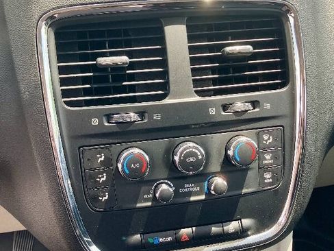 Used 2015 Dodge Grand Caravan SXT w/ Rear Park Assist Package FWD image 13