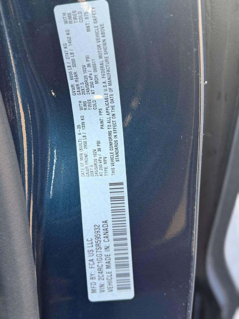 Used 2025 Chrysler Pacifica Limited FWD image 19