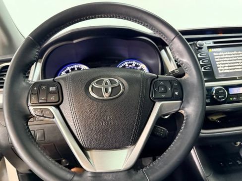 Used 2016 Toyota Highlander XLE AWD/4WD image 24