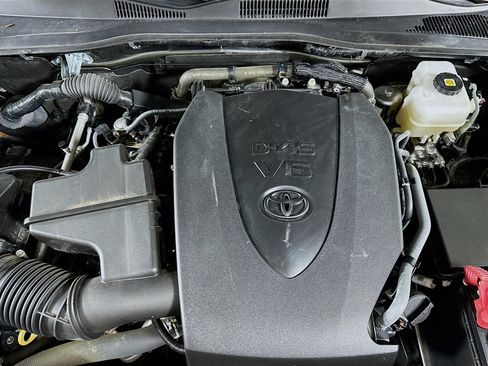 Used 2023 Toyota Tacoma TRD Off-Road image 31