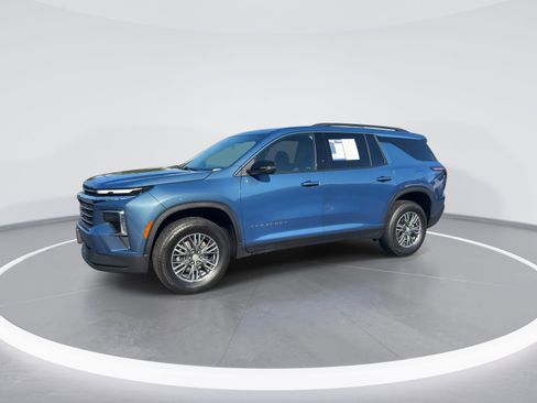 Used 2025 Chevrolet Traverse LT image 5