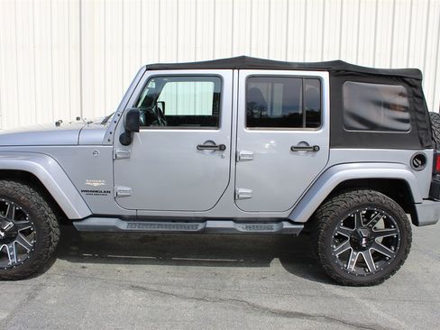 Used 2015 Jeep Wrangler Unlimited Sahara w/ Max Tow Package image 5