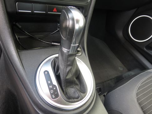 Used 2012 Volkswagen Beetle Turbo FWD image 18