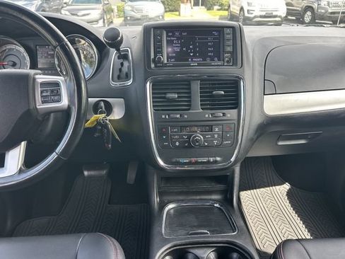 Used 2019 Dodge Grand Caravan GT w/ Safety Sphere Group FWD image 16