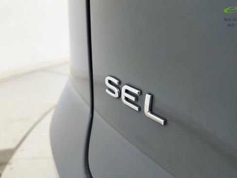 Used 2025 Volkswagen Atlas Cross Sport SEL Premium R-Line image 19