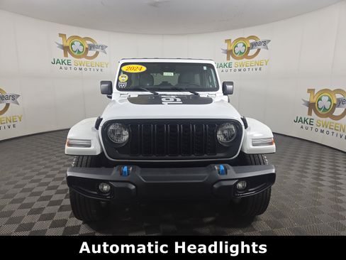 Used 2024 Jeep Wrangler Unlimited w/ Convenience Group AWD/4WD image 3