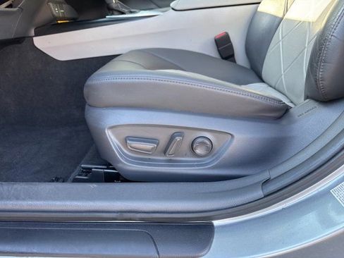 Used 2019 Toyota Camry XLE image 16