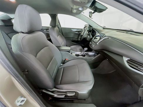 Used 2024 Chevrolet Malibu LT image 30