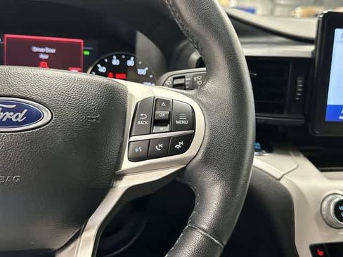 Used 2023 Ford Explorer XLT AWD/4WD image 18