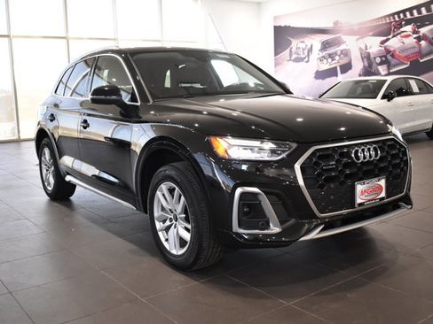 Used 2023 Audi Q5 2.0T Premium w/ Convenience Package image 5