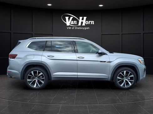 Used 2024 Volkswagen Atlas SEL Premium R-Line image 2