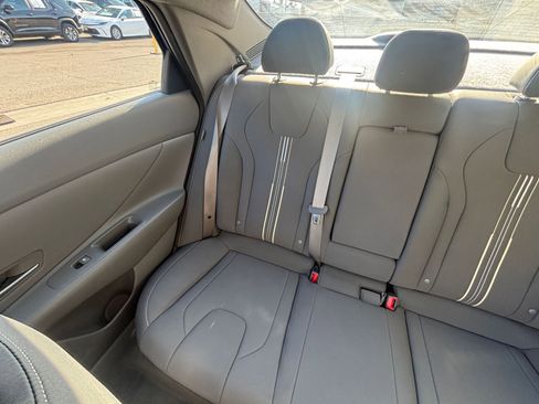 Used 2025 Hyundai Elantra SEL image 39