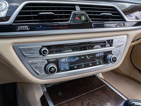 Used 2019 BMW 740i RWD image 27