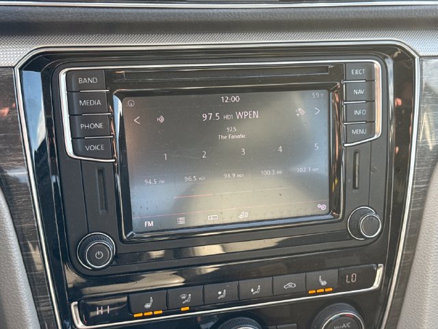Used 2017 Volkswagen Passat 1.8T SE FWD image 30