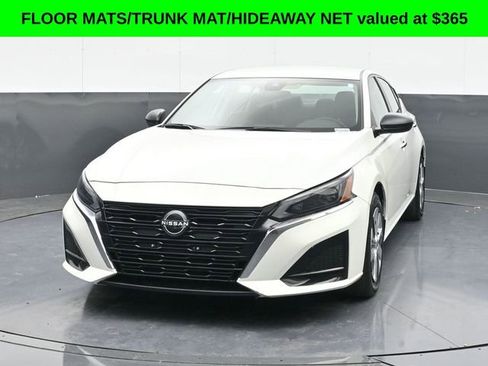 Used 2024 Nissan Altima 2.5 S image 2