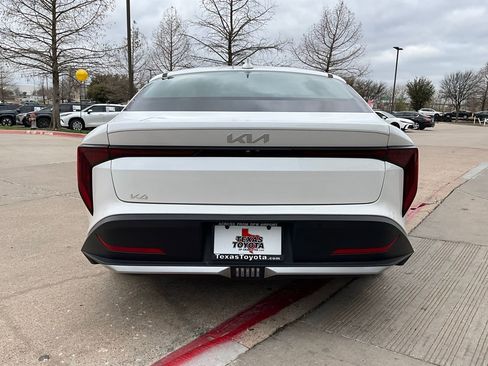 Used 2025 Kia K4 LXS image 7