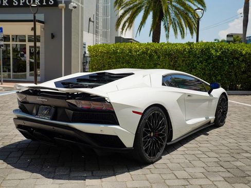 Used 2018 Lamborghini Aventador S image 21