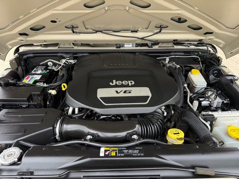 Used 2018 Jeep Wrangler Unlimited Sport S AWD/4WD image 32