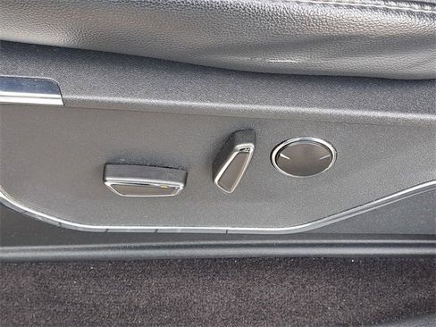 Used 2022 Ford F150 Lariat w/ Equipment Group 502A High image 9