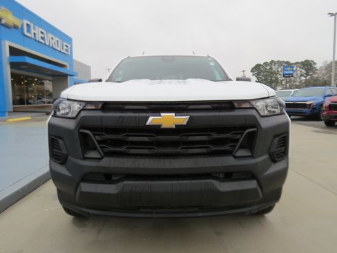 Used 2024 Chevrolet Colorado W/T w/ Safety Package image 9