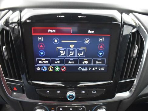 Used 2023 Chevrolet Traverse LT image 23