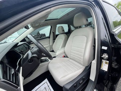 Used 2024 Volkswagen Jetta SE w/ Panoramic Sunroof Package FWD image 10