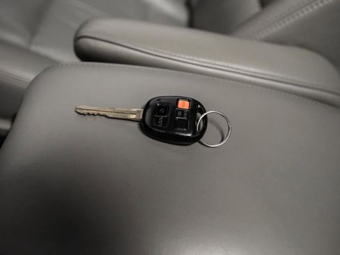 Used 2006 Toyota Land Cruiser image 57