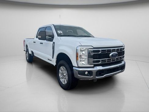 Used 2024 Ford F350 XLT w/ FX4 Off-Road Package image 2