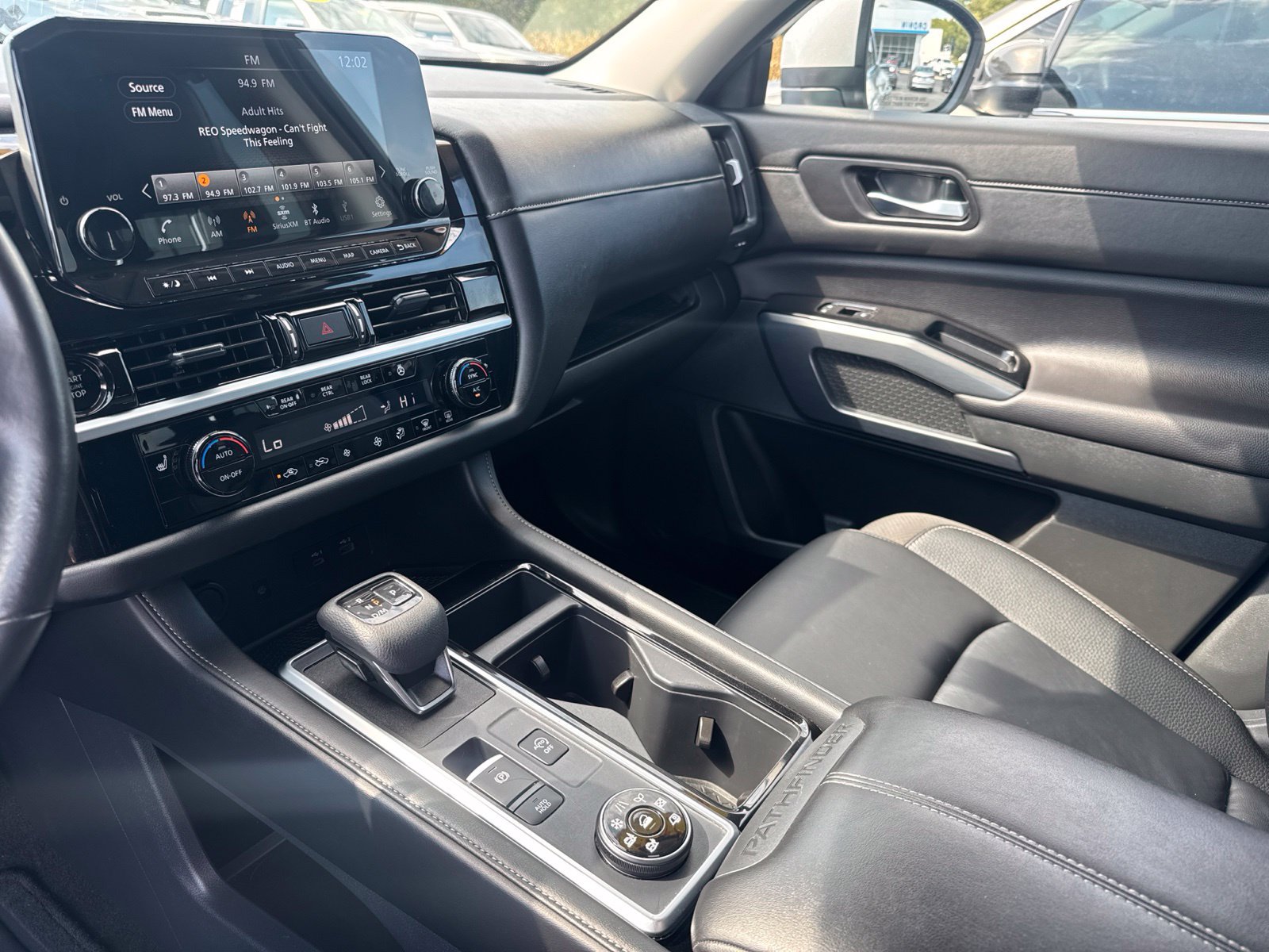 Used 2025 Nissan Pathfinder SL AWD/4WD image 27
