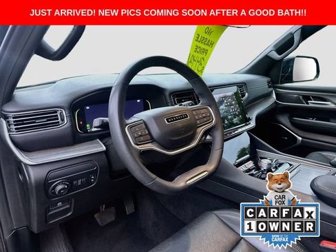 Used 2024 Jeep Wagoneer Series III AWD/4WD image 10
