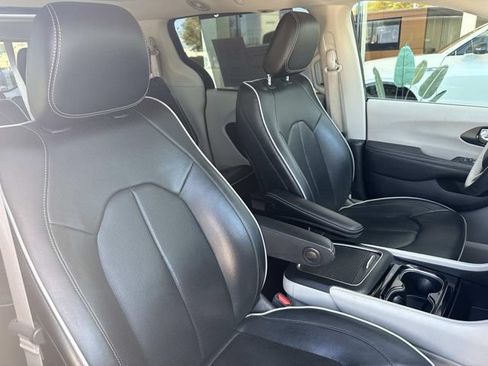 Used 2021 Chrysler Pacifica Limited AWD/4WD image 53