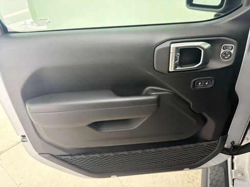 Used 2023 Jeep Wrangler Unlimited Sport AWD/4WD image 13