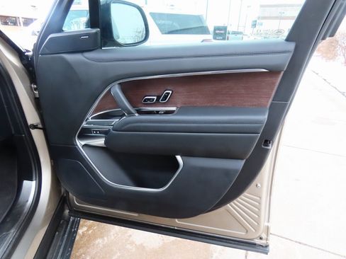 Used 2023 Land Rover Range Rover SE image 9