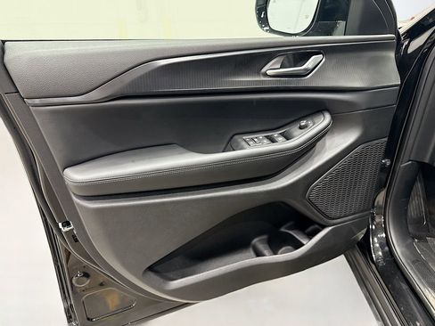 New 2025 Jeep Grand Cherokee L Laredo image 17