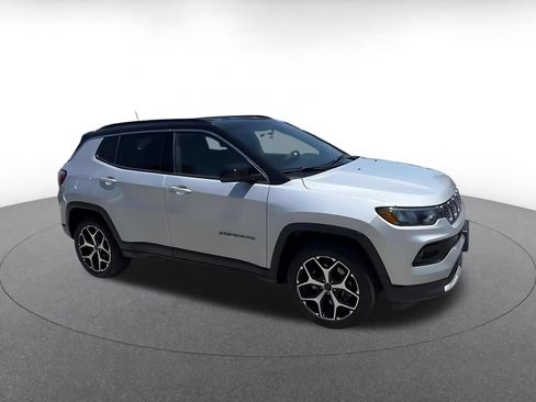 Used 2025 Jeep Compass Limited AWD/4WD image 2