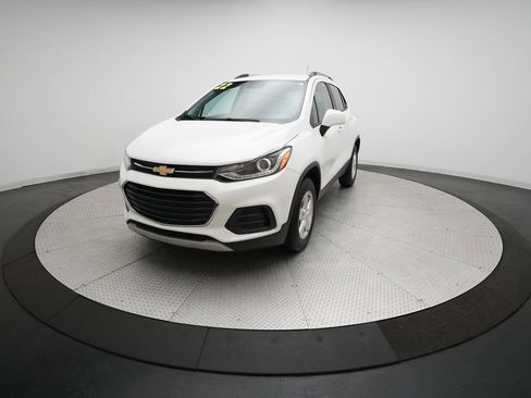 Certified 2022 Chevrolet Trax LT w/ LT Convenience Package image 12