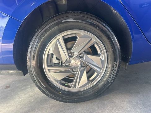 Certified 2025 Hyundai Elantra SE image 34