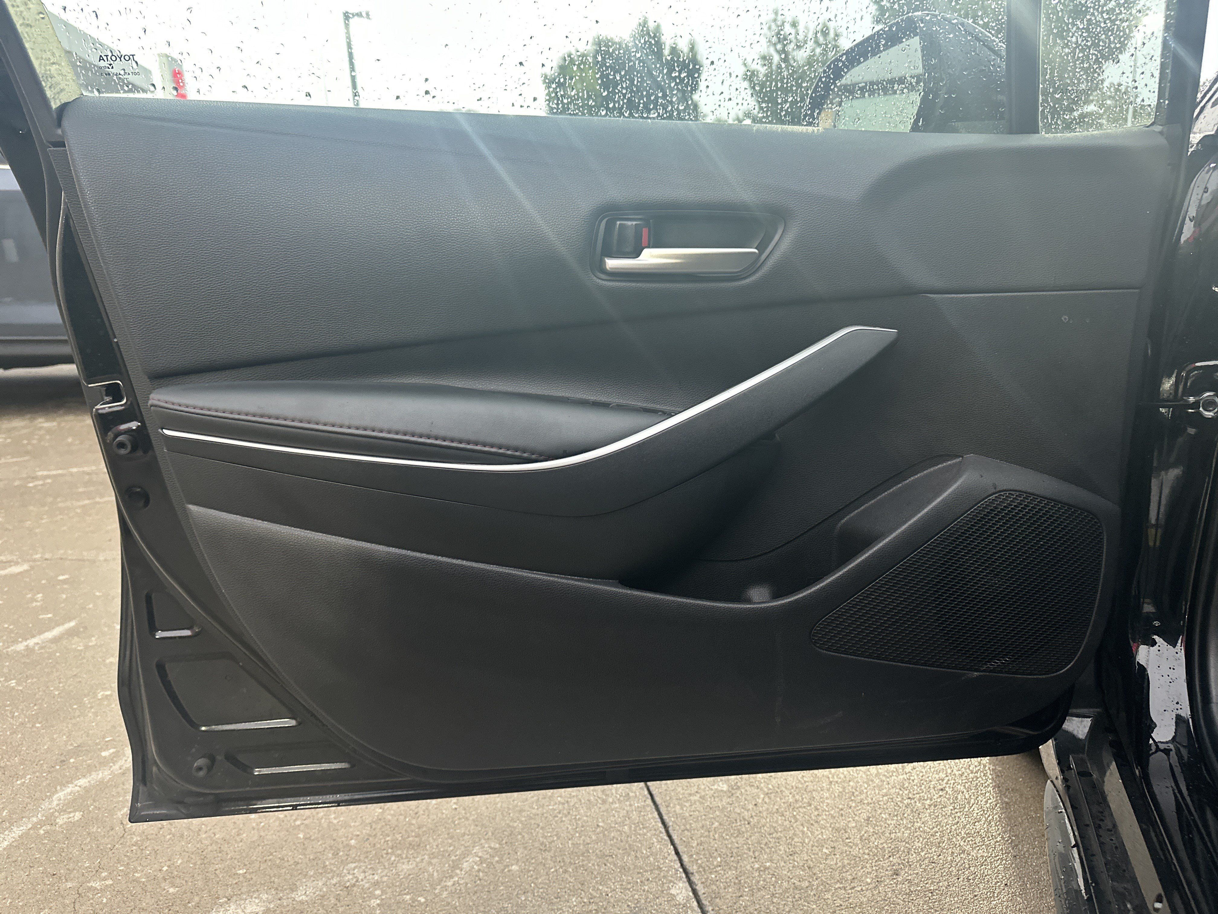 Used 2025 Toyota Corolla SE FWD image 13