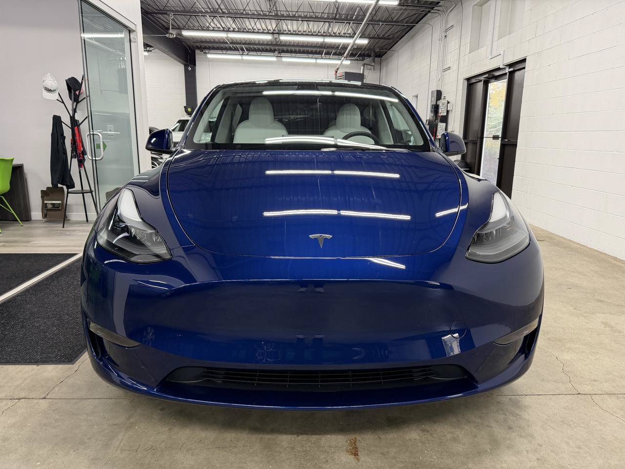 Used 2023 Tesla Model Y Performance AWD/4WD image 2