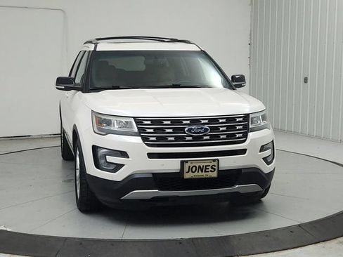 Used 2017 Ford Explorer XLT w/ Equipment Group 202A FWD image 2