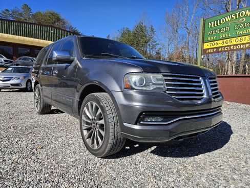 Used 2015 Lincoln Navigator 2WD image 2