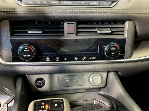 Used 2025 Nissan Rogue SV AWD/4WD image 30