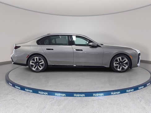 Used 2026 BMW 740i w/ Executive Package RWD image 6