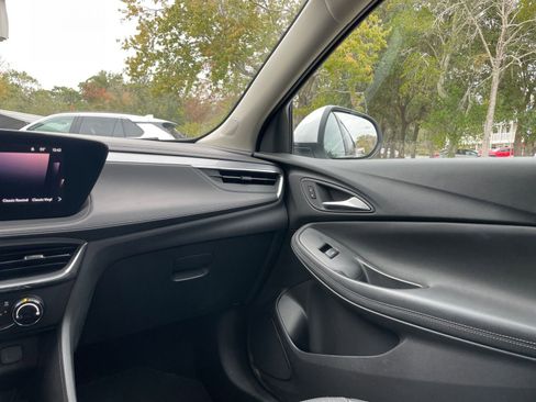 Used 2025 Buick Encore GX Preferred image 33