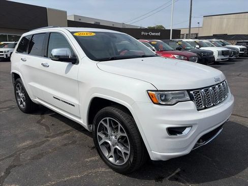 Used 2019 Jeep Grand Cherokee Overland AWD/4WD image 2