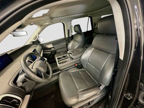Used 2025 Ford Expedition Max Active AWD/4WD image 13