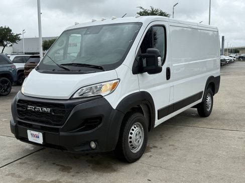 Used 2025 RAM ProMaster 2500 w/ Convenience Group FWD image 9