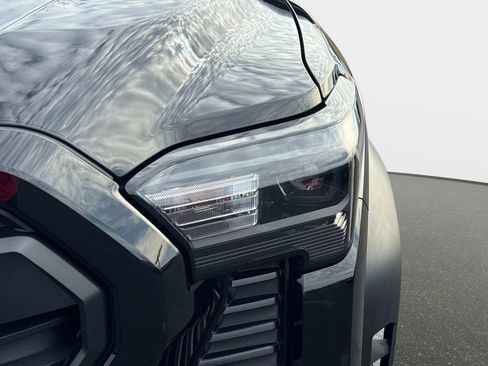 Used 2025 Toyota Tacoma TRD Off-Road image 9