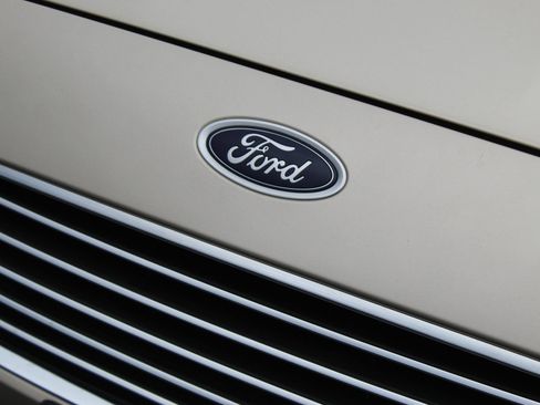 Used 2019 Ford Fusion SE image 9