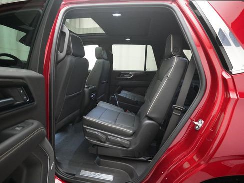 Used 2025 GMC Yukon Elevation w/ LPO, Elevation Black Package AWD/4WD image 14